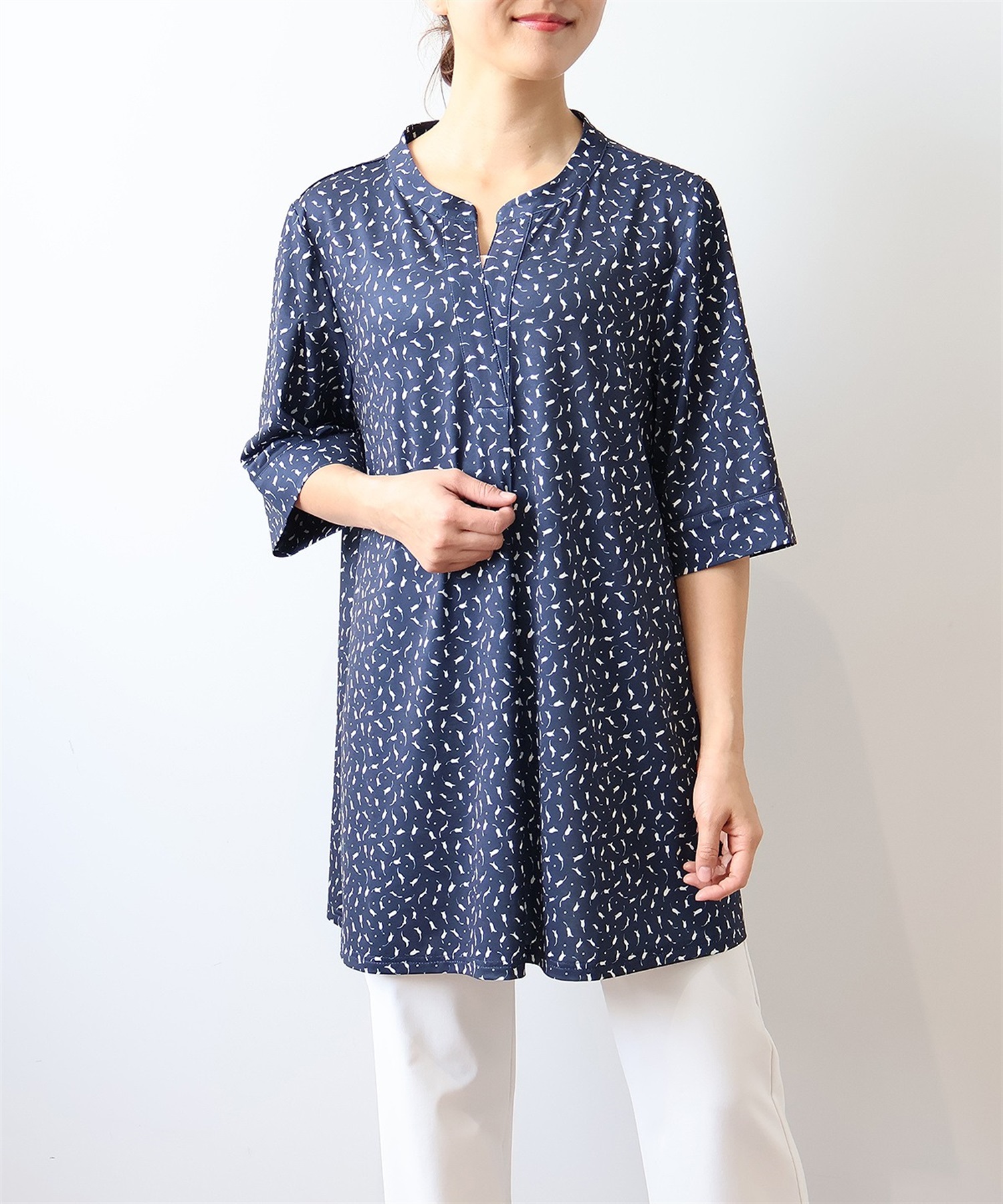 【L～５L】【接触冷感】 幾何学柄 バンドカラー チュニック(70コン-Ｌ-0342480-70-032)