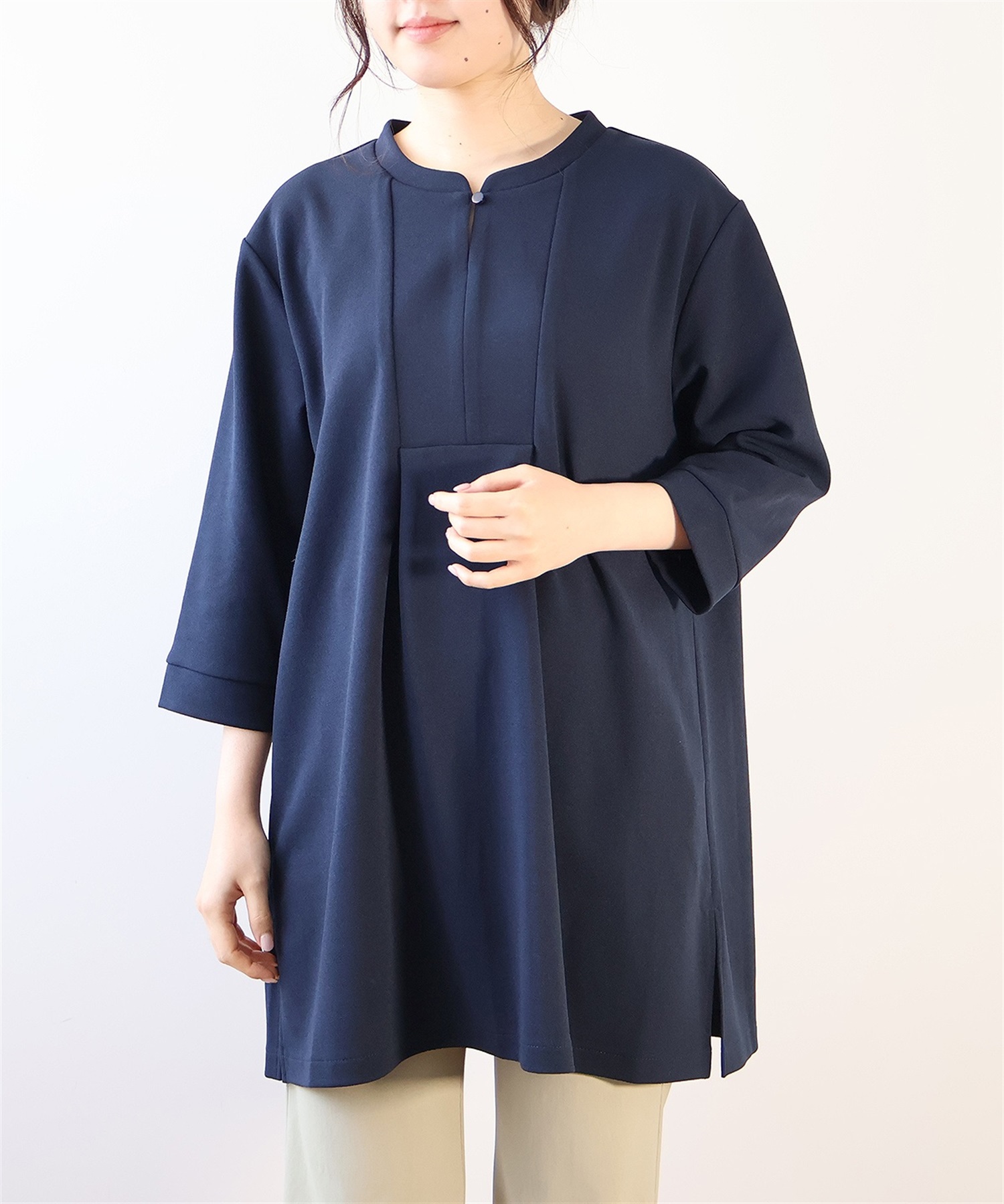 【L～５L】カットジョーゼット バンドカラー チュニック(70コン-Ｌ-0342488-70-032)